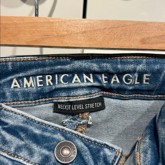 American Eagle Next Level Stretch Jeans in Super High Rise Flare. Size 8 Short. - Picture 3 of 6